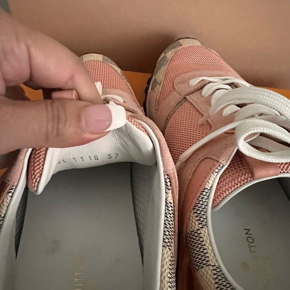 LOUIS VUITTON SNEAKERS - Picture 5 of 7